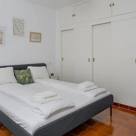 Апартаменты Seabreezegetaway Oldtownliving