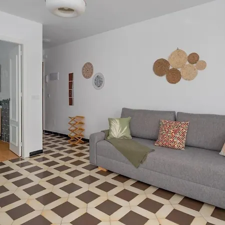 Seabreezegetaway Oldtownliving Апартаменты Фуэнхирола
